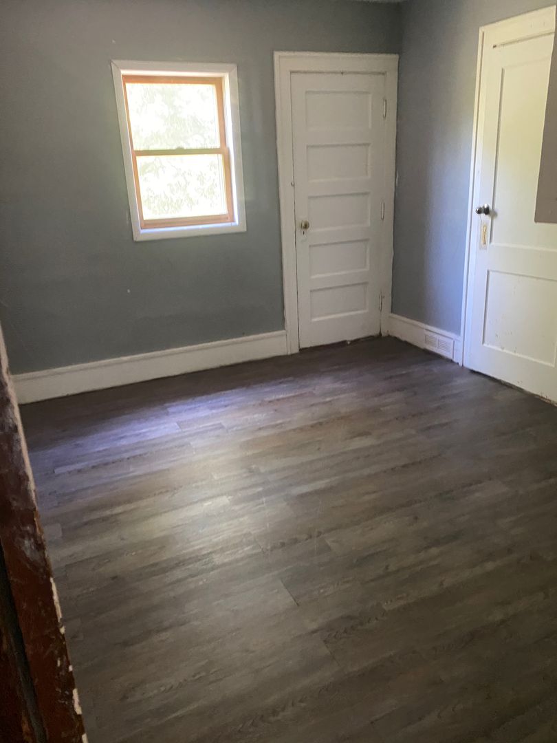 Willmar Apartment: 300 13th ST SW