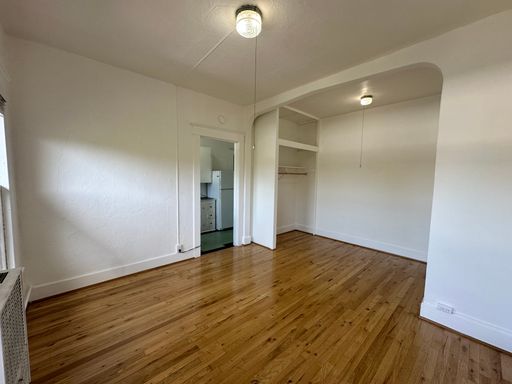 Top Floor, Charming Studio in the heart of inner SE Portland! – photo 1
