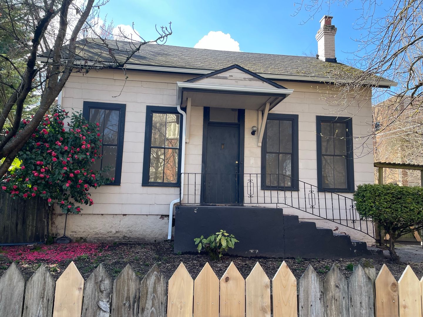 Portland Apartment: 2078 NW Everett