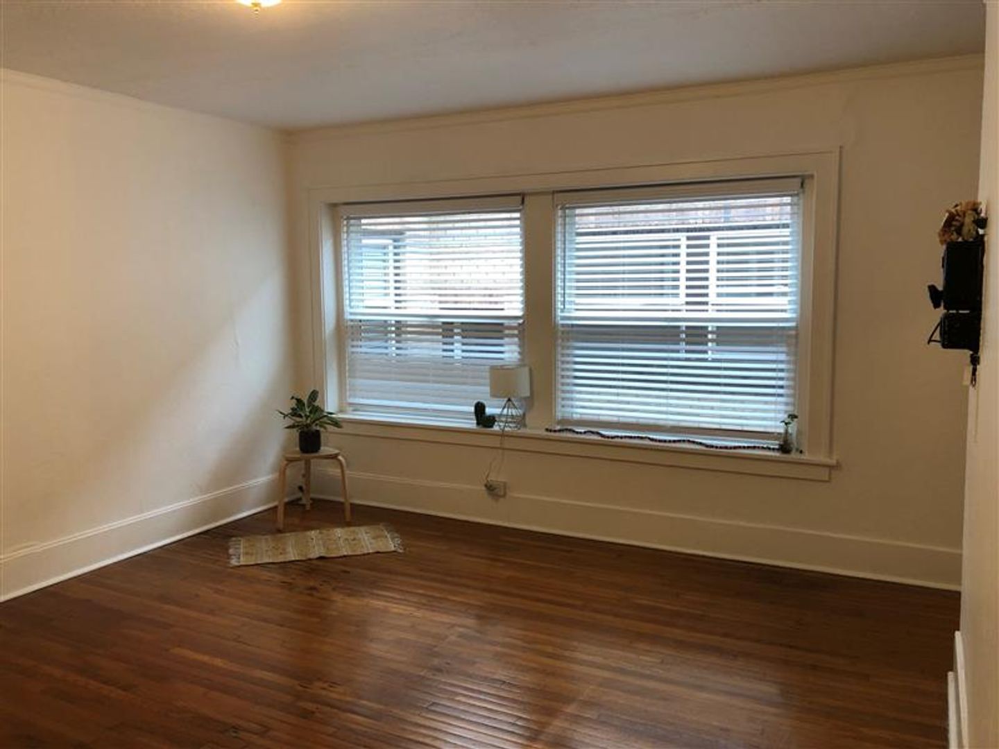 Portland Apartment: 1809 SE Hawthorne Blvd.