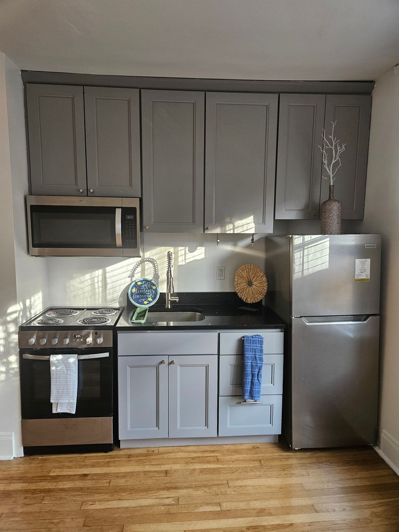 Portland Apartment: 1958 N.W. Irving Street