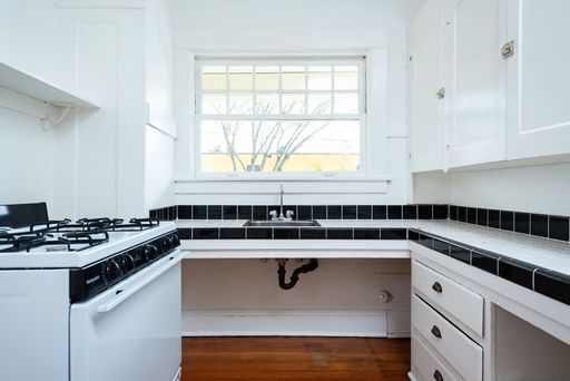 DEPOSIT SPECIAL! Corner Studio near Ladd's Addition with Large Kitchen! – photo 1