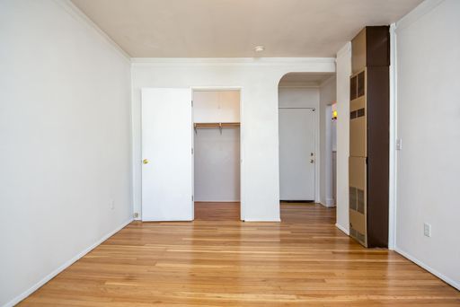 Northern Top Floor Studio w/ Sun Room! -CATS AND DOGS- No Pet Rent! – photo 1