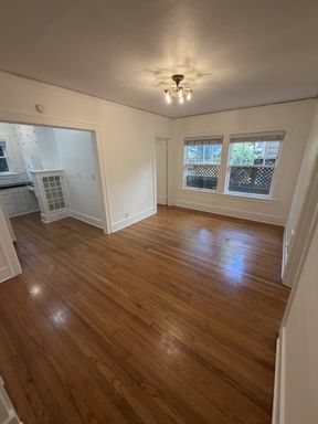 Charming VINTAGE 1-bedroom sanctuary in NW Portland~ – photo 1