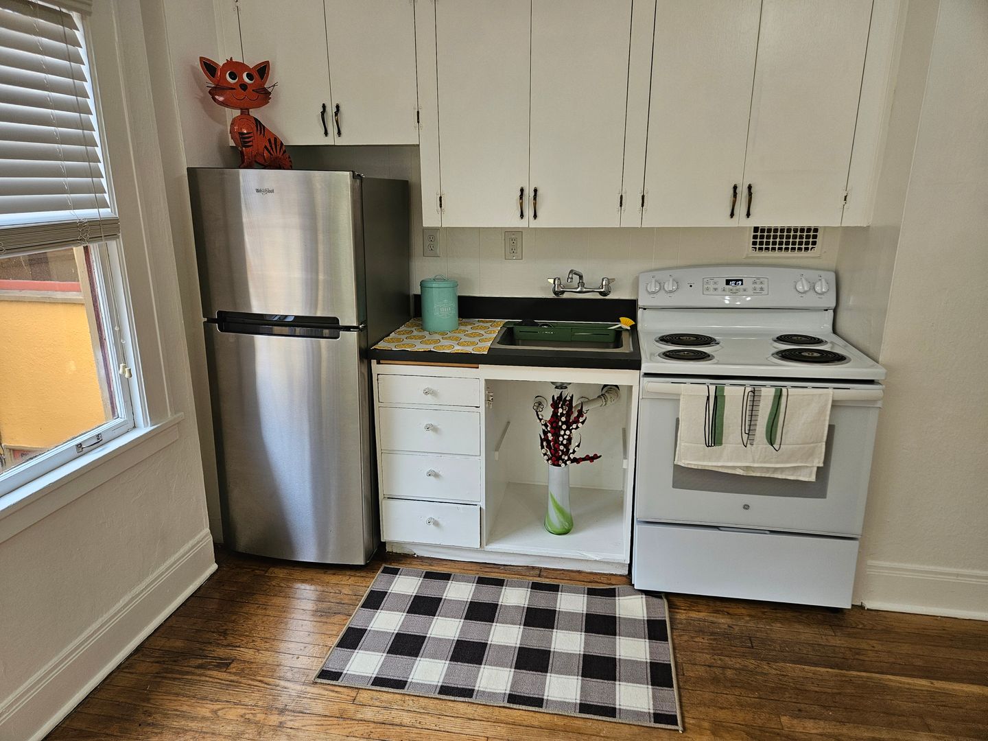 Portland Apartment: 1958 N.W. Irving Street