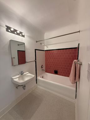 Cozy & Bright Studio in the Heart of the Alphabet District. $500 Deposit!! – photo 1