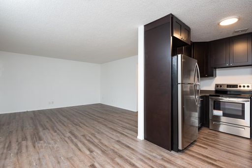 Updated 2-Bedroom on Top Floor! – photo 1
