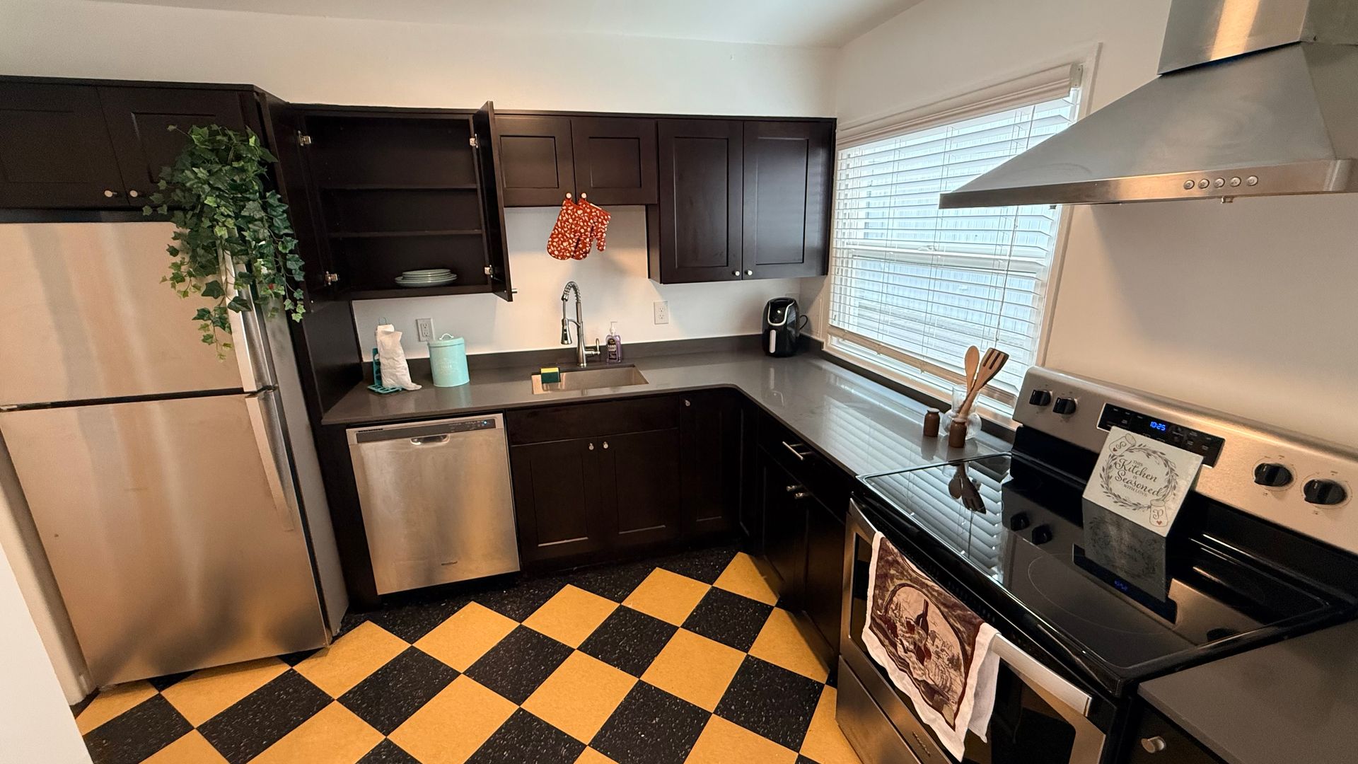 Portland Apartment: 3020 SE Waverleigh