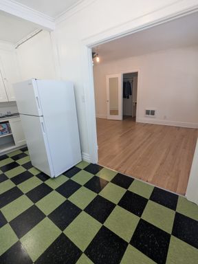 Vintage Studio in NW Portland - August Special!! – photo 1