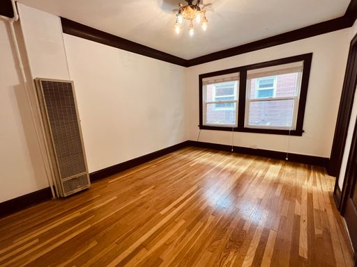 TOP FLOOR CORNER-Private SE windows and NO pet rent! – photo 1
