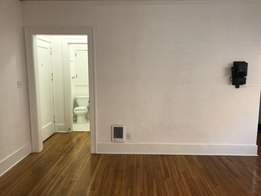 MOVE IN SPECIAL: Top Floor Corner Studio+ Walk-thru Closet! Cats AND Dogs Welcome! – photo 1