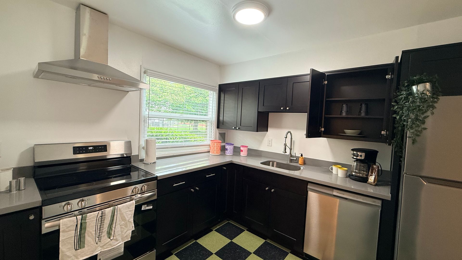 Portland Apartment: 3020 SE Waverleigh