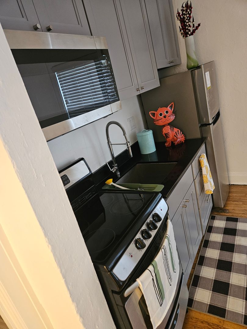Portland Apartment: 1958 N.W. Irving Street