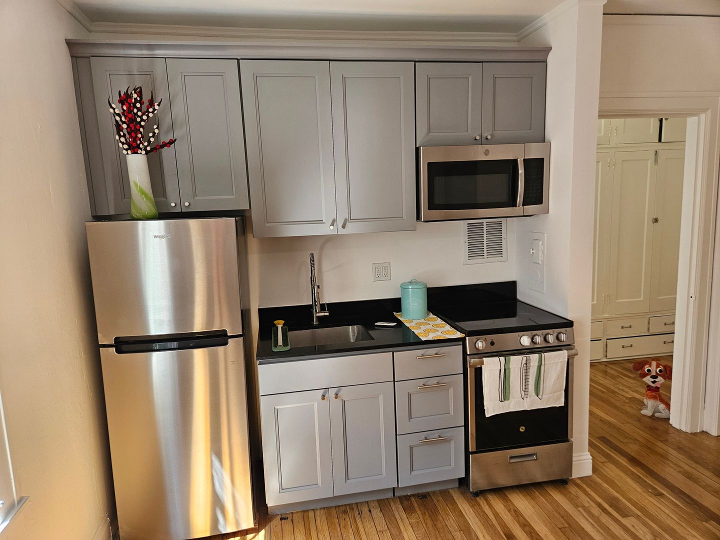 Portland Apartment: 1958 N.W. Irving Street