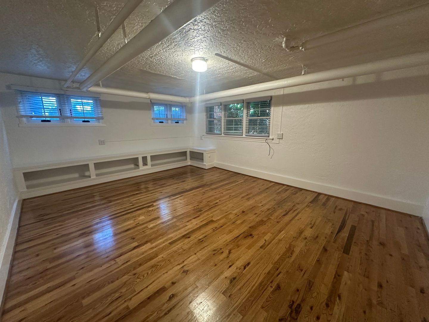 Portland Apartment: 2623 SE Ankeny St.