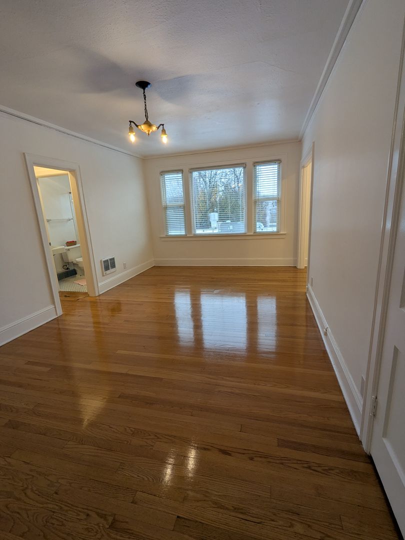 Portland Apartment: 904 NW 21st Ave.