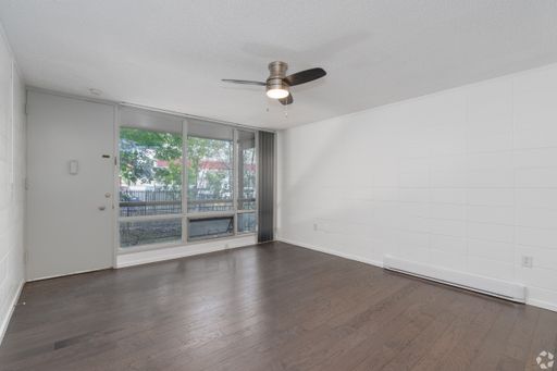 Bright Top-Floor 1BR with Floor-to-Ceiling Windows & Private Balcony – photo 1