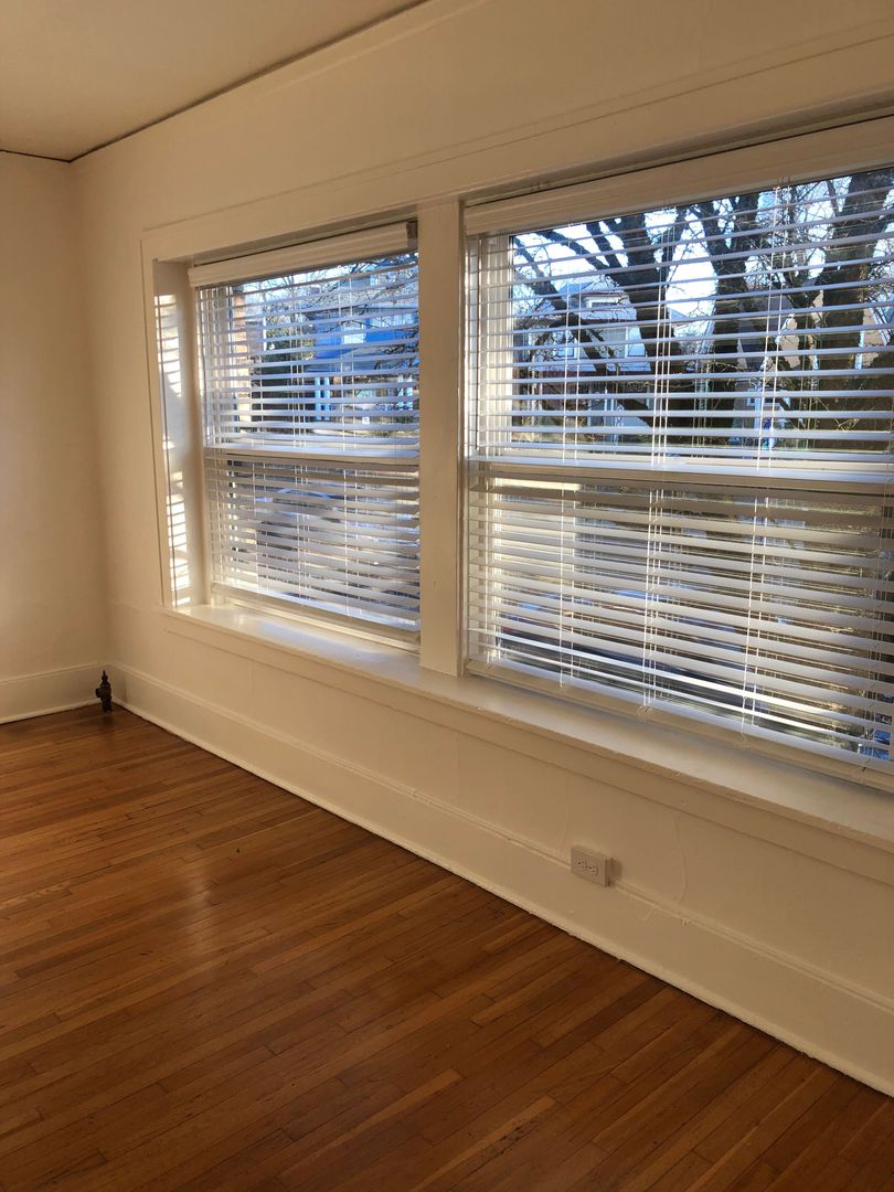 Portland Apartment: 1809 SE Hawthorne Blvd.