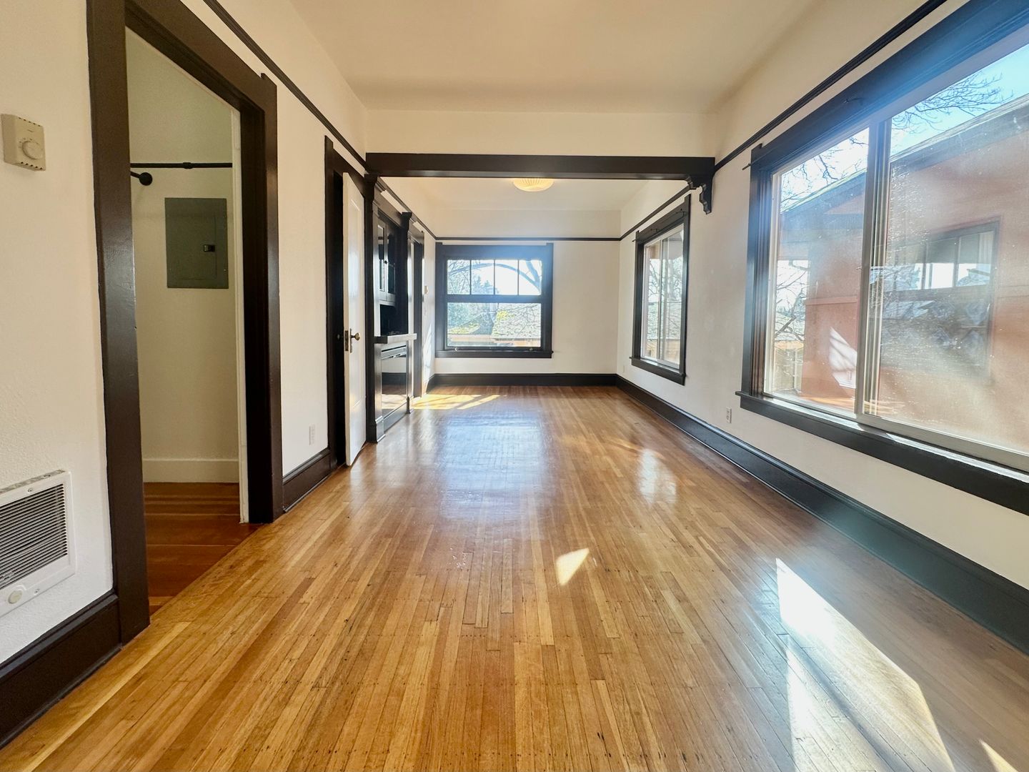 Portland Apartment: 3268 SE Hawthorne Blvd