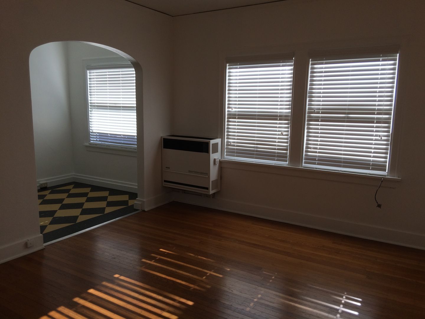 Portland Apartment: 3046 NE Holladay