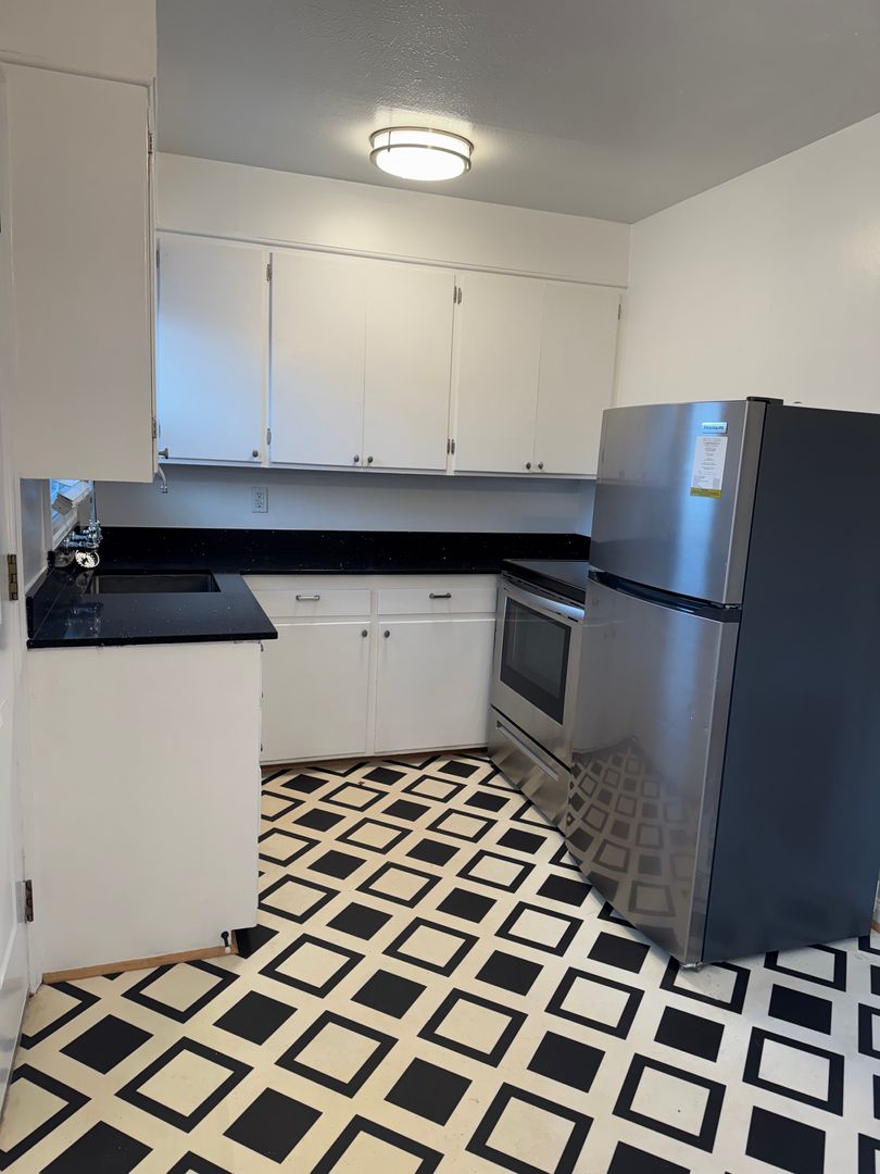 Portland Apartment: 2400 N Killingsworth Street