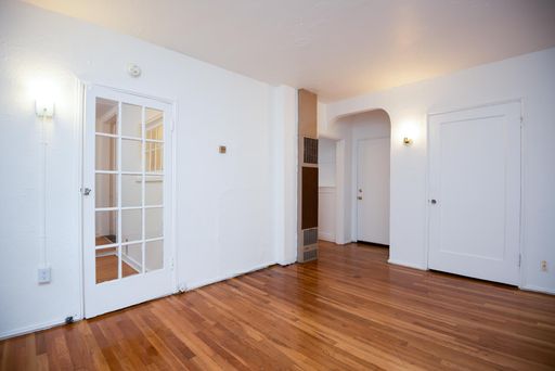 Classic Top Floor Studio w/Sunroom-EXACT Unit Photos! – photo 1