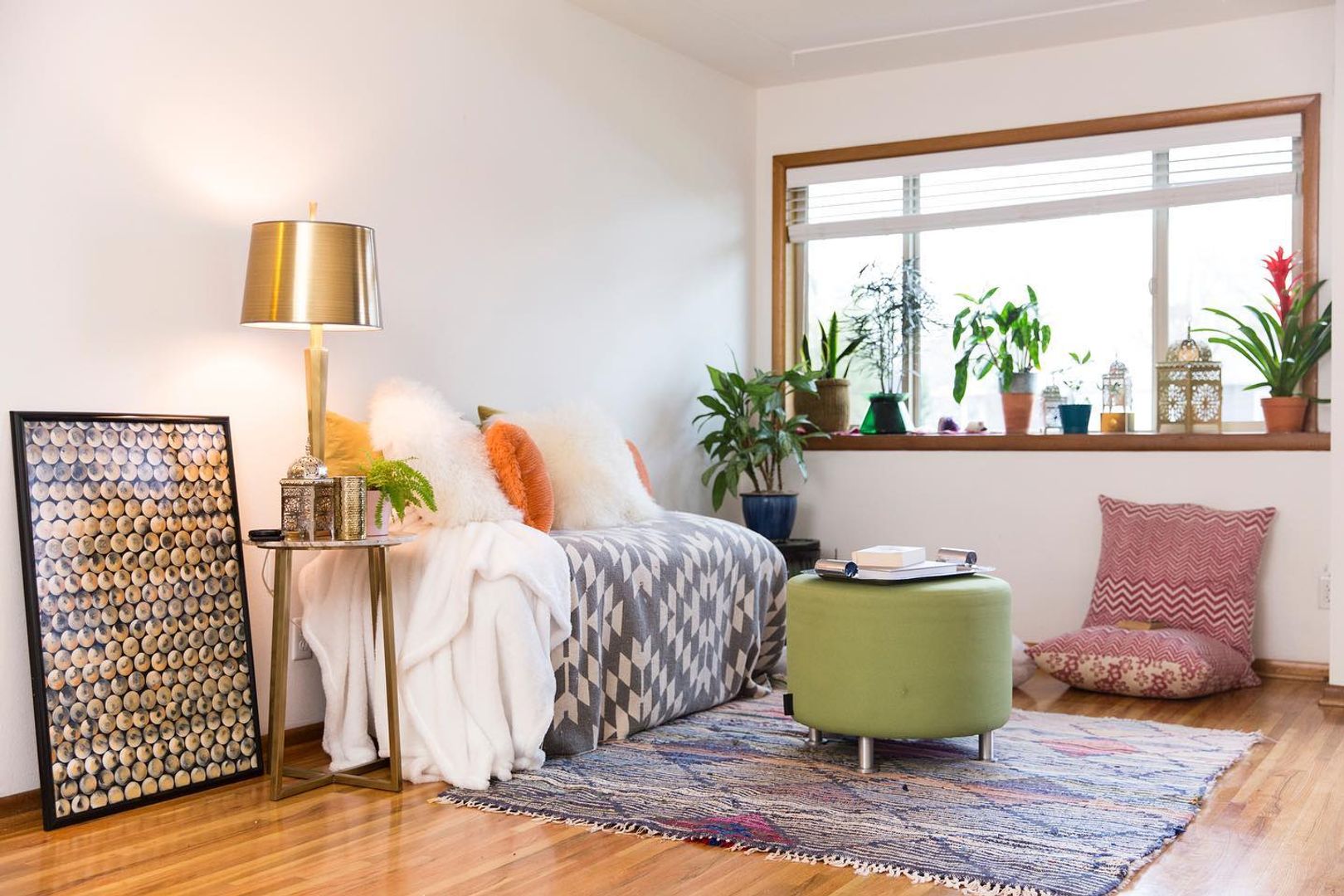 Portland Apartment: 4020 SE Pardee St.