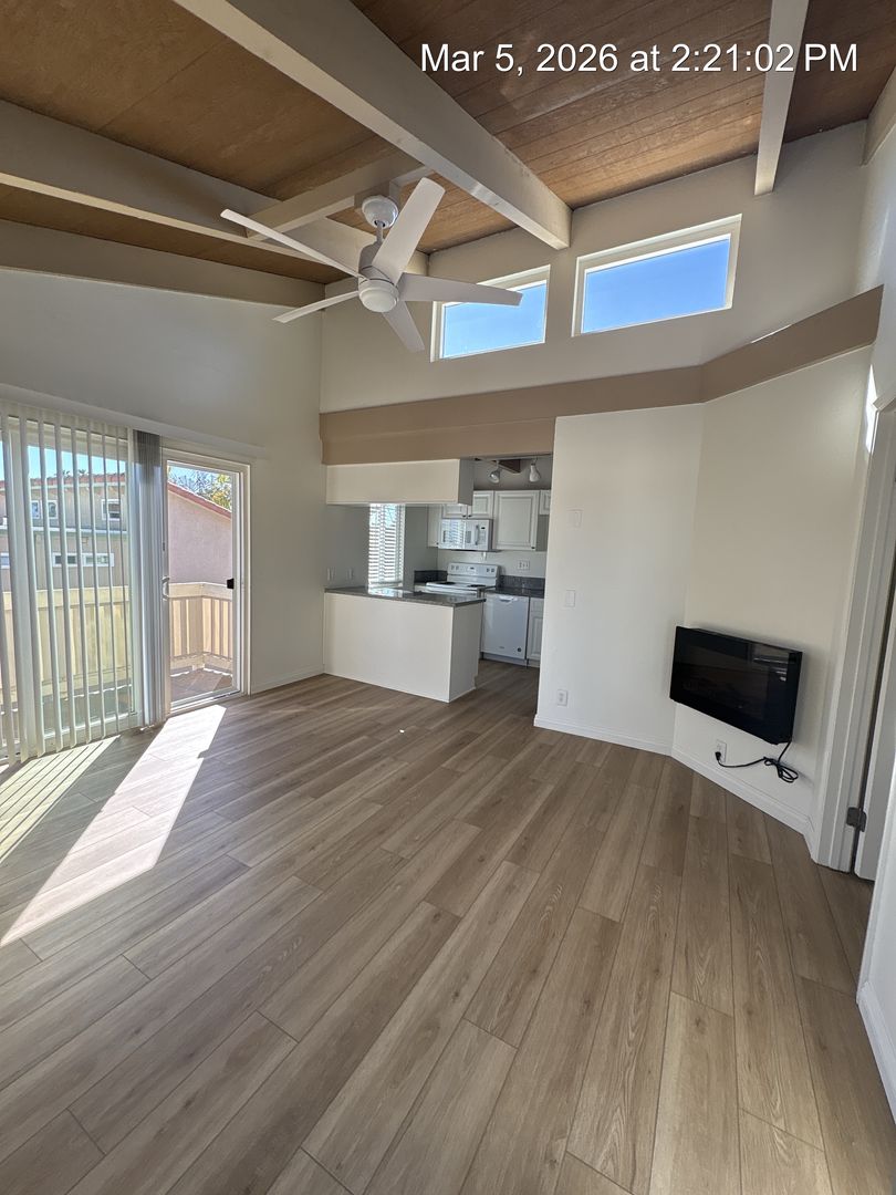 Goleta Apartment: 285 Mathilda Drive