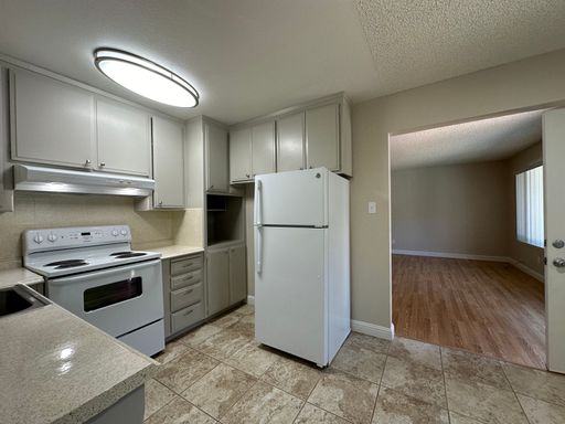 Coming Soon! Beautiful & Spacious 2 Bedroom, Downstairs – photo 1