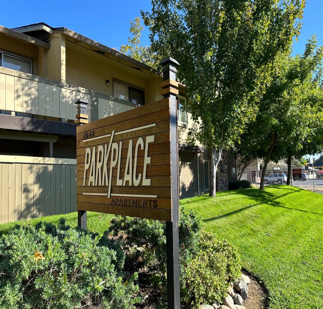 Carmichael Apartment: 2548 Walnut Avenue