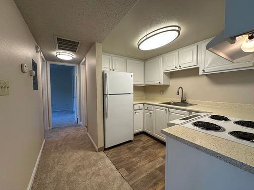 Central Heating and Air, Large Patio, Great Fair Oaks Location!