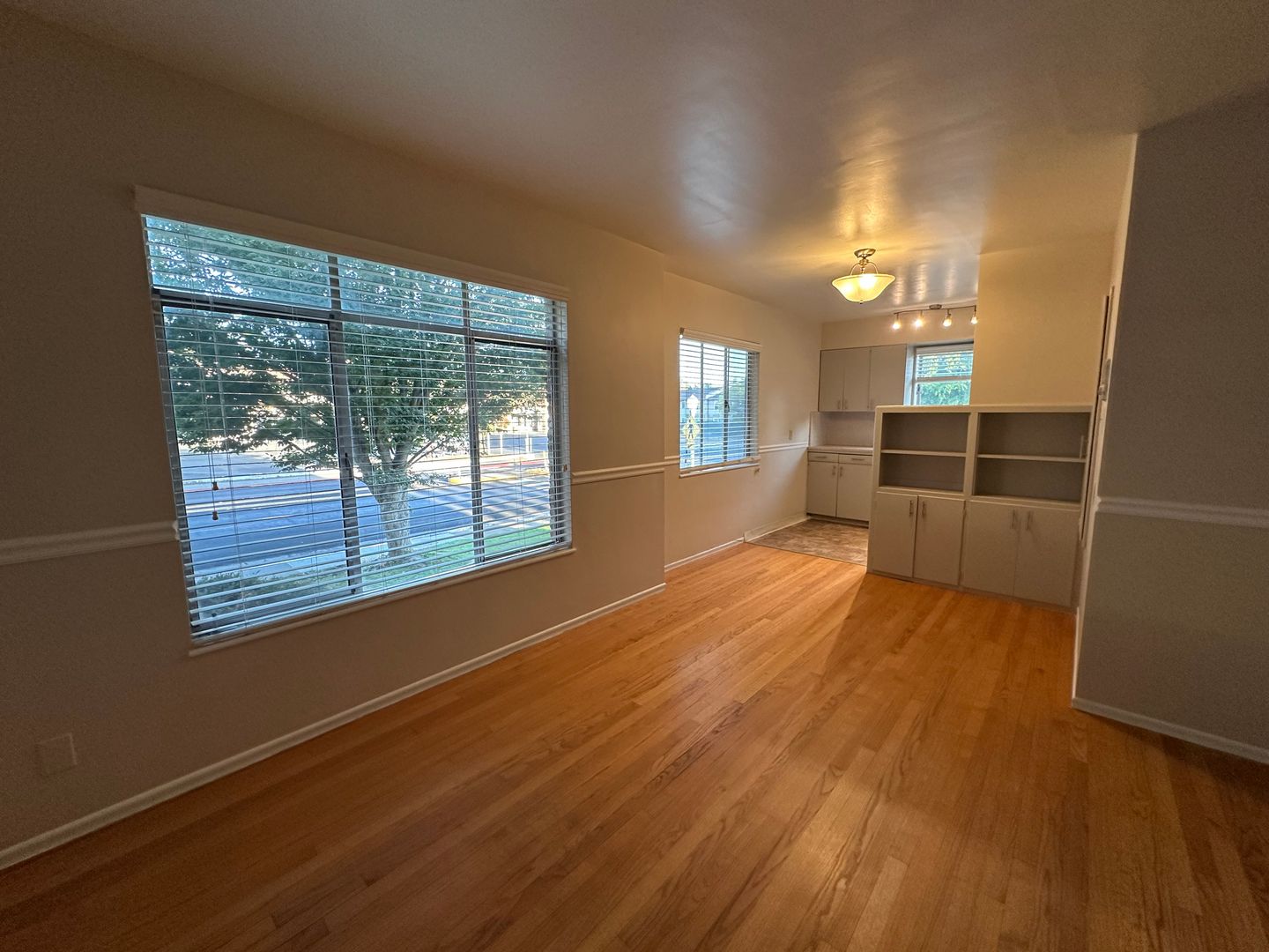 Carlson Drive (5488, 5492) 1 of 12