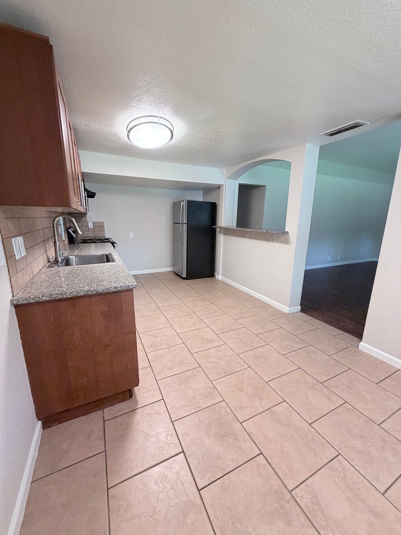Citrus Heights Apartment: 5909-6001 Country Lane
