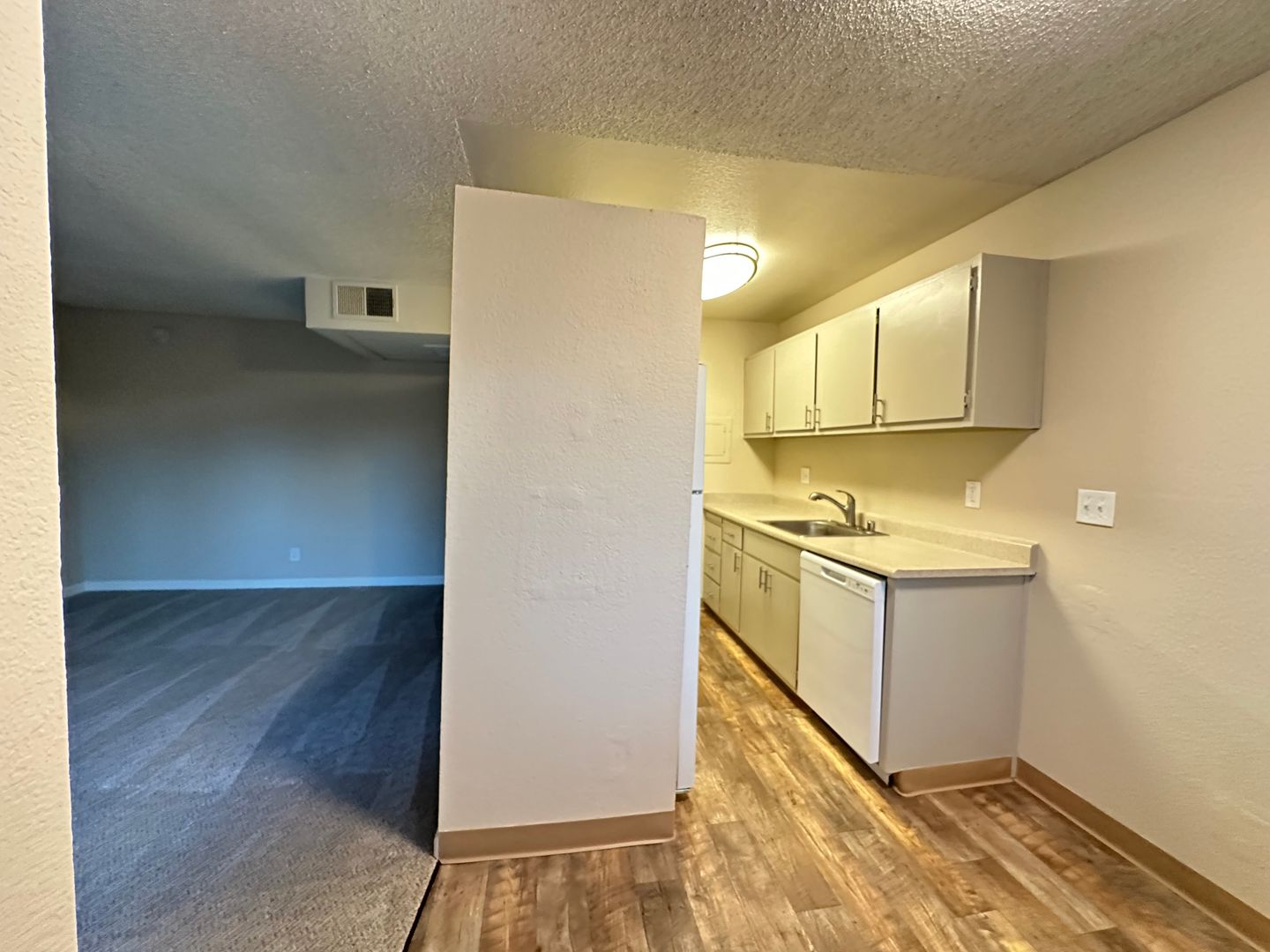Walnut Avenue (2548) 15 of 16