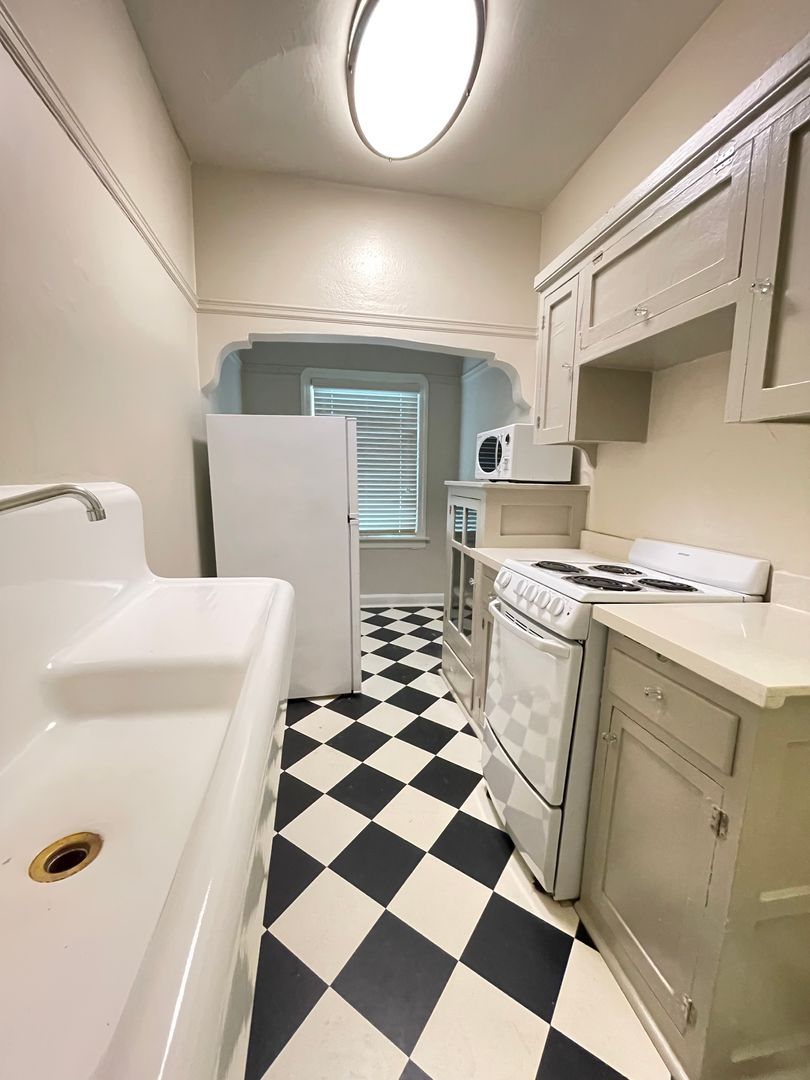 Sacramento Apartment: 1705 N Street