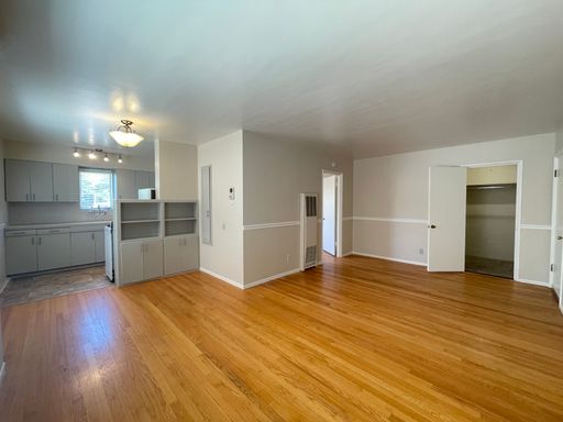 Gorgeous & Very Spacious 1 Bedroom in River Park~ East Sacramento Area! Must See! Great Location! – photo 1