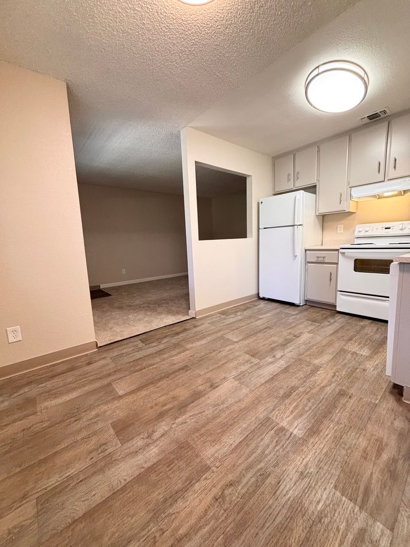 Carmichael Apartment: 5915 Kenneth Avenue