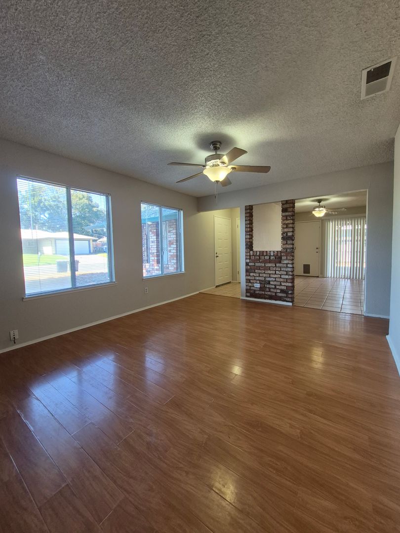 Blackthorne Way (7520) 2 of 12