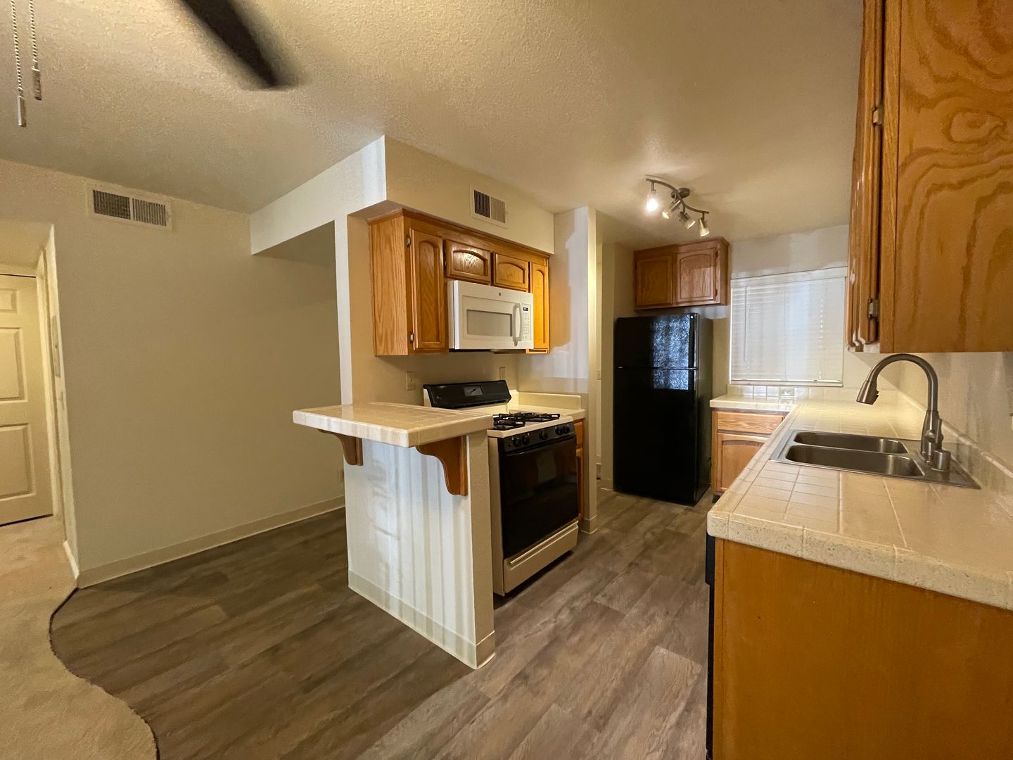 Carmichael Apartment: 5325 El Camino Ave