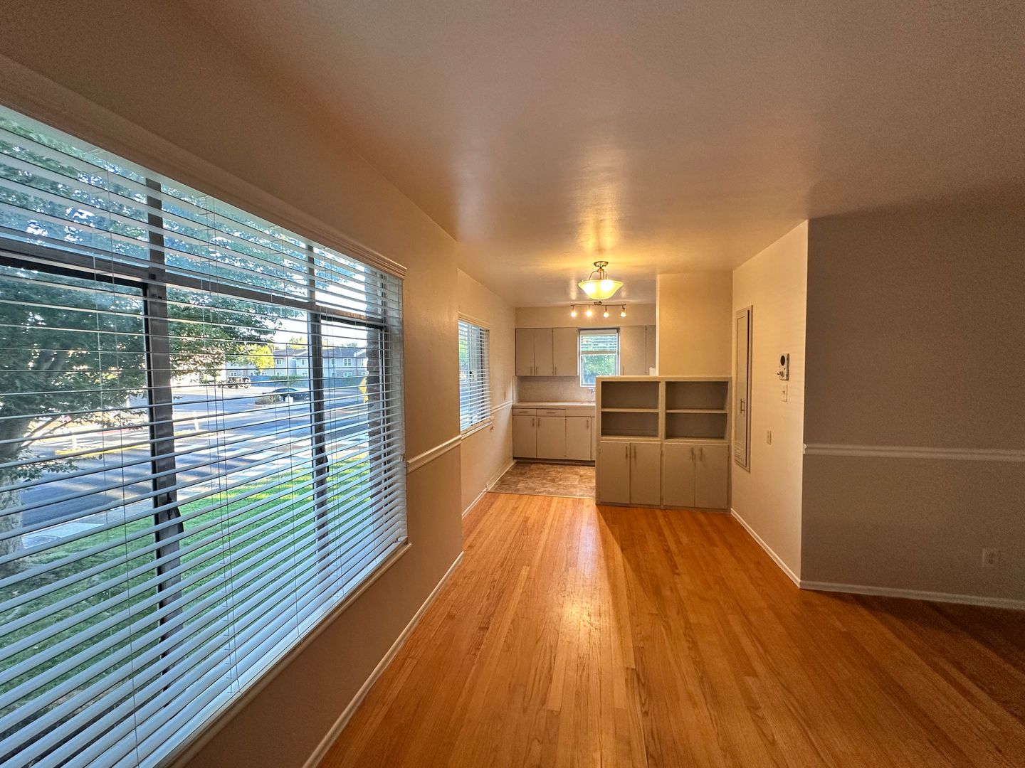 Carlson Drive (5488, 5492) 5 of 12