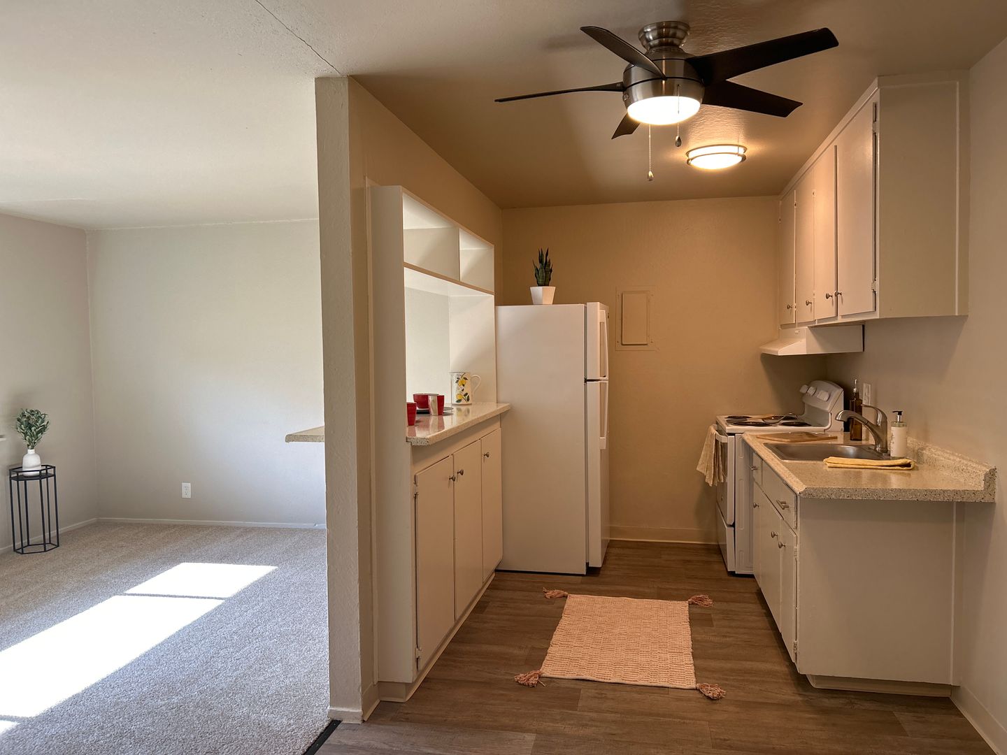 Sacramento Apartment: 2941 Marconi Avenue