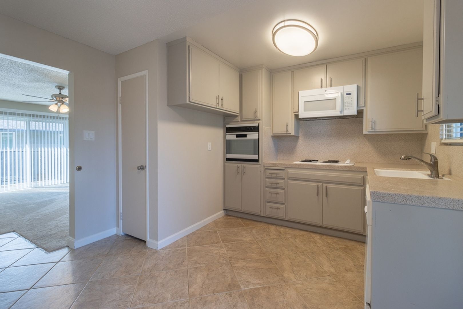 Sacramento Apartment: 5981 Lake Crest Way