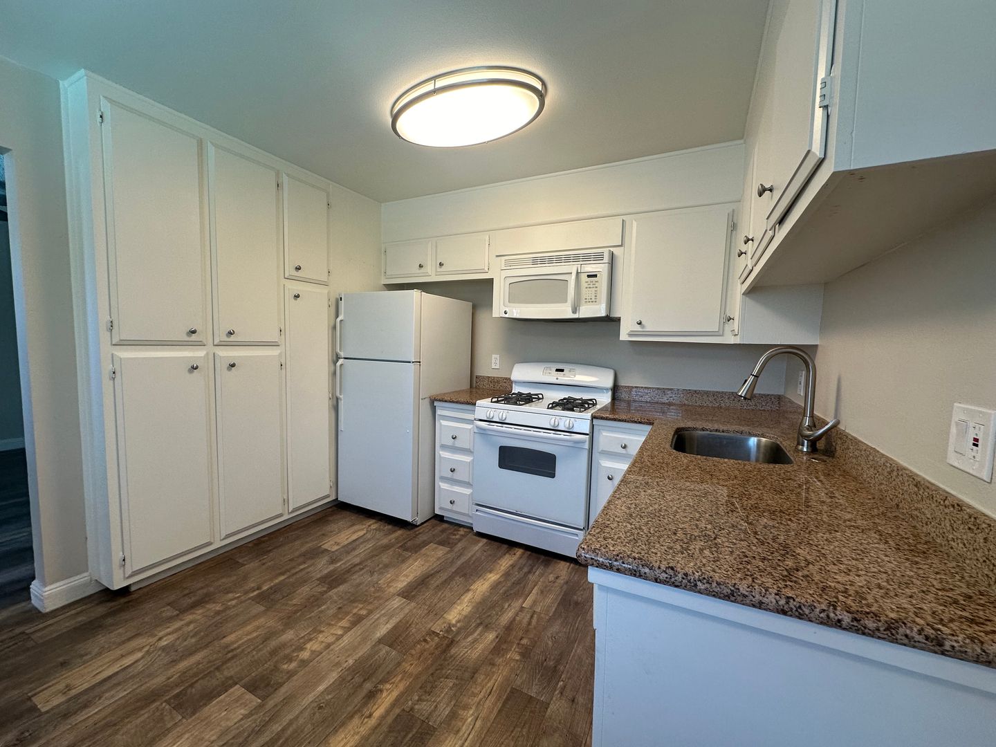 Sacramento Apartment: 5971 Lake Crest Way