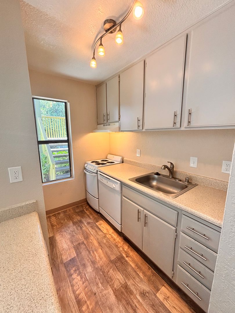 Carmichael Apartment: 5915 Kenneth Avenue