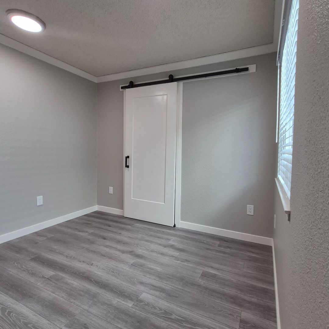 Stylishly Renovated 2-Bedroom in Midtown! $1,050 Lease Signing Bonus! 9 of 12