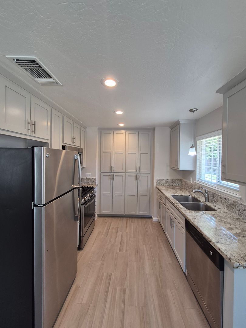 Carmichael Apartment: 5100-5132 Alrene Court, 2116 Walnut Avenue