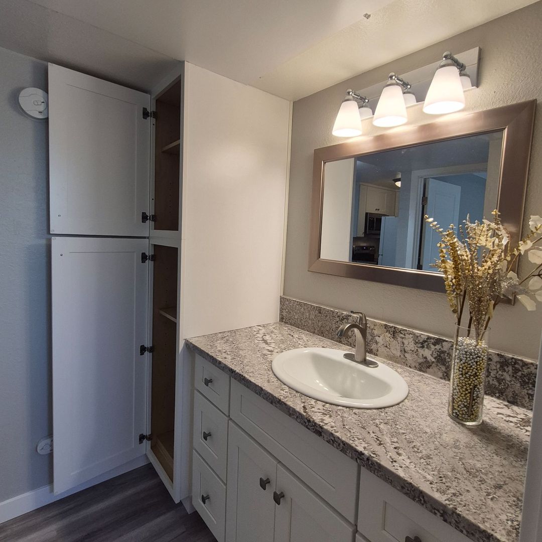 Stylishly Renovated 2-Bedroom in Midtown! $1,050 Lease Signing Bonus! 6 of 12