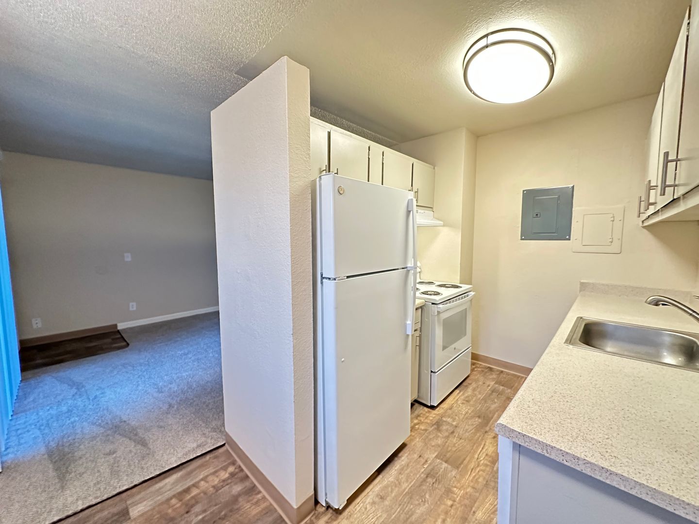 Carmichael Apartment: 2548 Walnut Avenue