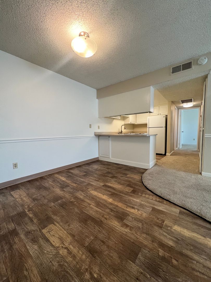 Fair Oaks Apartment: 4900-4948 Stamas Lane