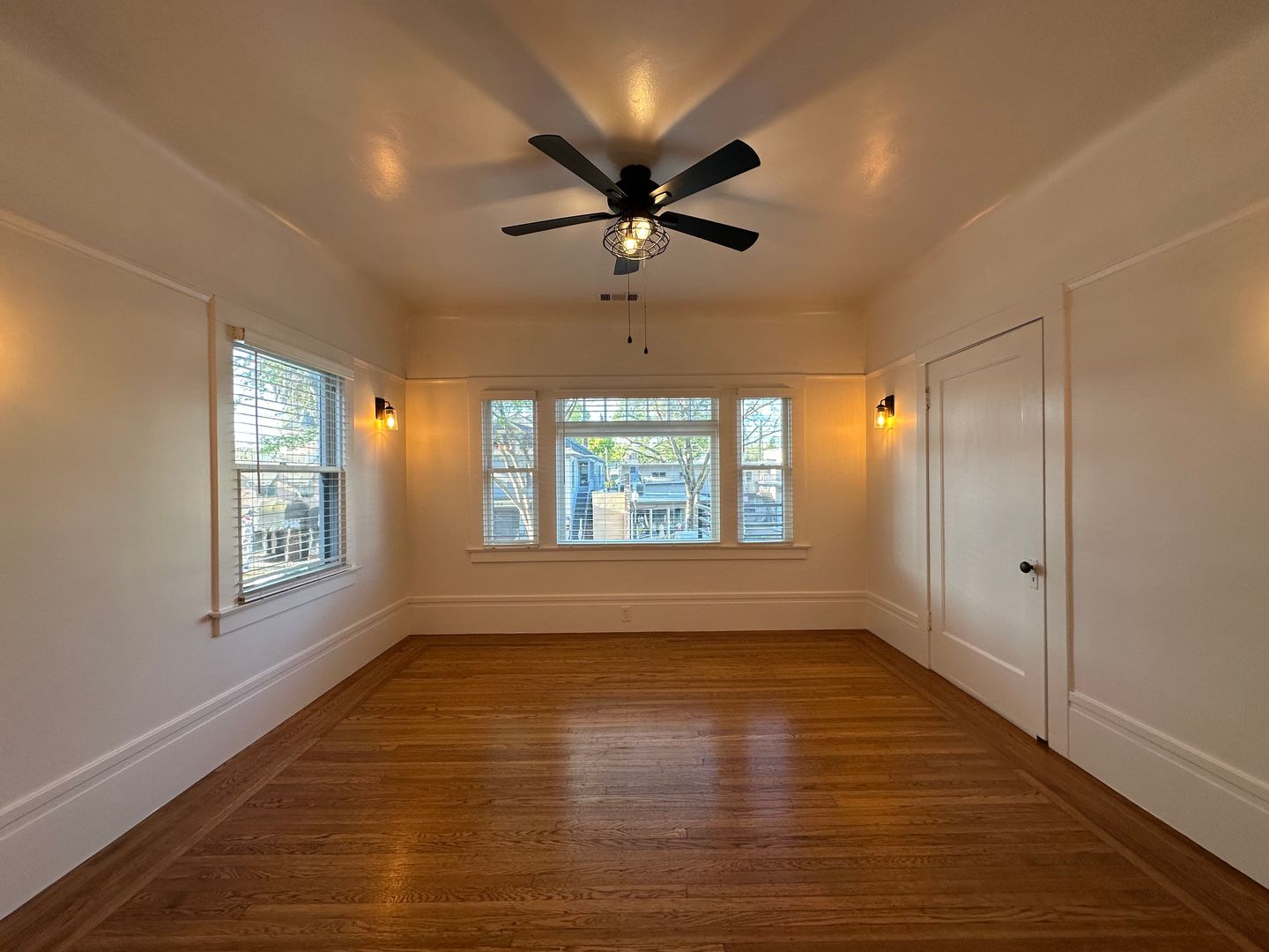 Sacramento Apartment: 2221 & 2223 J Street